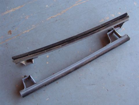1983 Ford Bronco - Tailgate Glass Runs (E1TZ98422A20A) IF THE IMAGE IS TOO SMALL, click it. Fit '78-96; includes all original fasteners. One lip of each run i…
