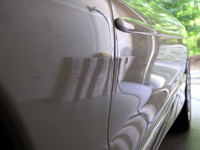 Side panel and door handle of a light-colored car