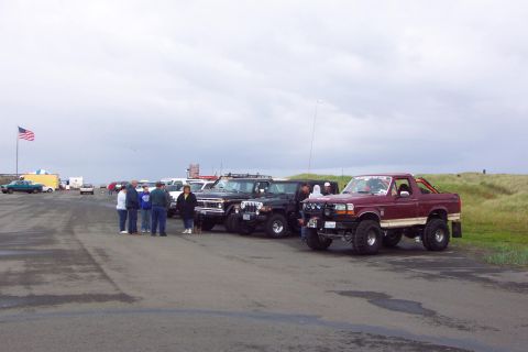 1996 Ford Bronco - Meeting up at the Arch (5/19/2007)