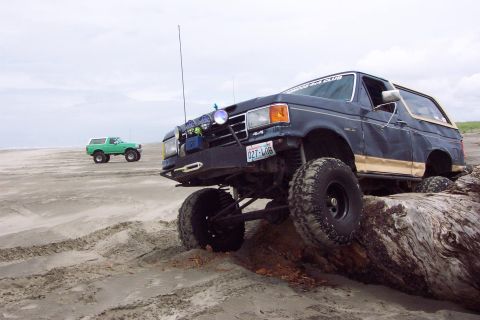 1996 Ford Bronco - Uh oh. Stucks are getting contagious and spreading into the 2 Big Broncos ranks. Mike biting off more log than he could chew. (5/19/2007)