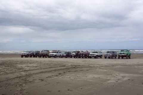1996 Ford Bronco - Group on the beach (all but 4) (5/19/2007)