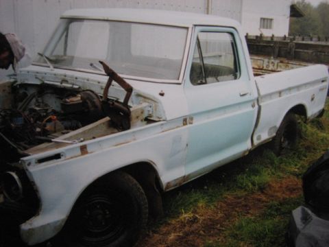 1975 Ford F-100 - She sure was in bad shape....