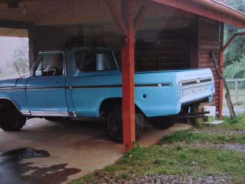 1975 Ford F-100 - So I left her there...just waiting for some help...since it never came...I HAD TO SELL HER!!! Need it the cash....HOWEVER...after three yea…