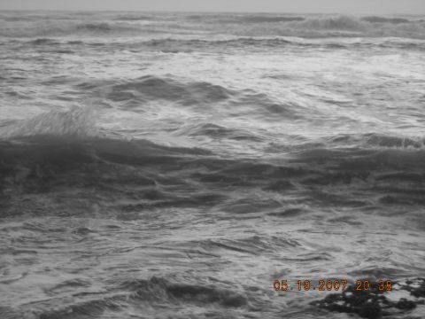1994 Ford Explorer - Waves crash on the shore, captured on May 19, 2007.
