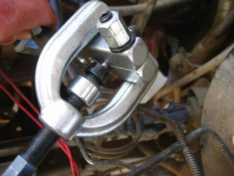 1989 Ford Bronco - replace old fittings with new ones off master cylinder