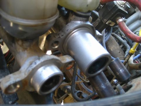 1989 Ford Bronco - bad comparo...old master = 1 1/16" bore. new master = 1 5/16" bore, plus bigger reservoir