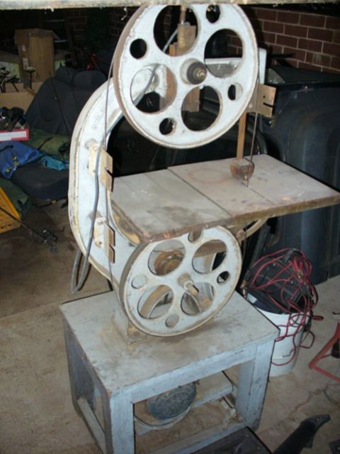 1990 Ford Bronco - This is a bandsaw, not a 1990 Ford Bronco.