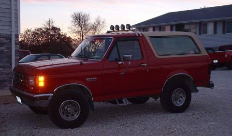 2006 Ford E350 - Old pic of my Bronco.