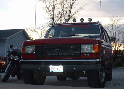 2006 Ford E350 - Old pic of my Bronco.