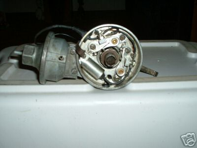 1972 Ford Ranchero - factory Ford dual point distributor