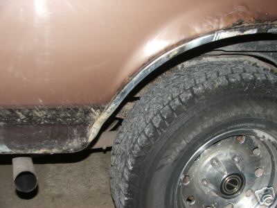 1994 Ford Bronco - right quarter rot