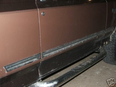 1994 Ford Bronco - right rocker and fender rot