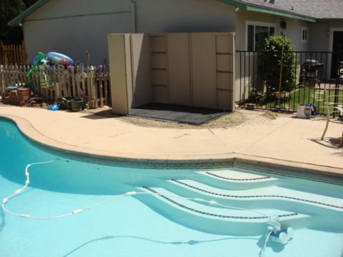 1983 Ford Bronco - here is a view across the pool