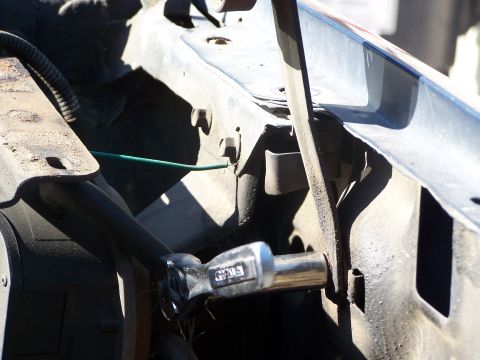 1986 Ford Bronco - Hood spring
