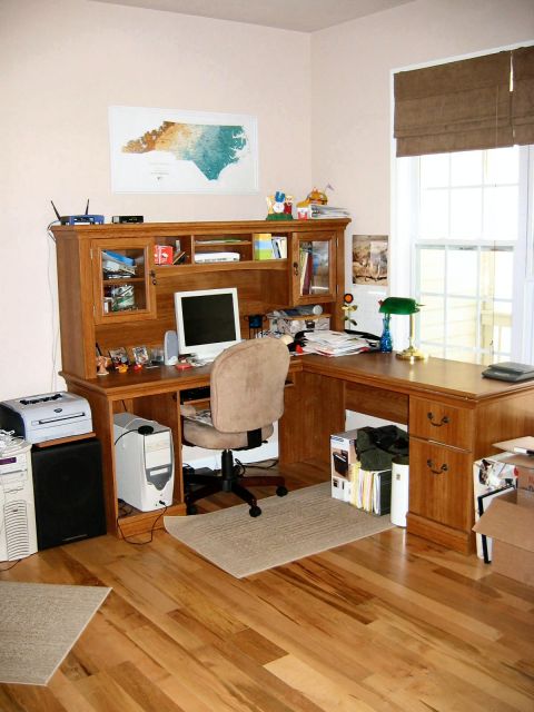 1985 Ford Crown Victoria LTD - Office - Missy's desk.