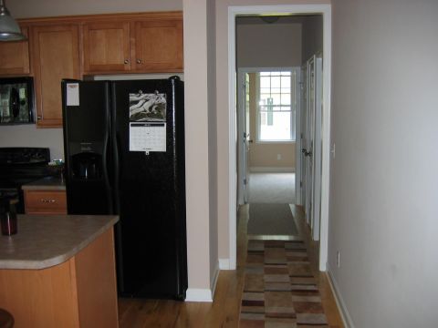 1985 Ford Crown Victoria LTD - Kitchen and hallway to back of house.