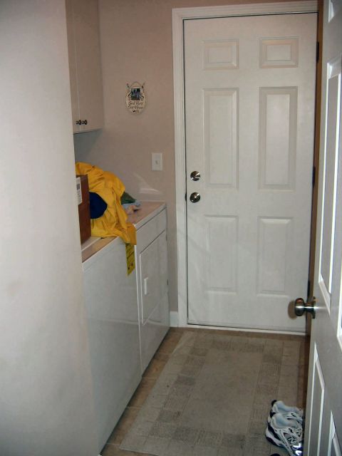 1985 Ford Crown Victoria LTD - Laundry room to Garage.