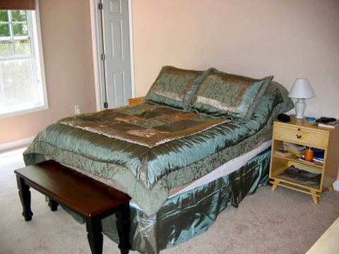 1985 Ford Crown Victoria LTD - Master bedroom, bathroom on left.