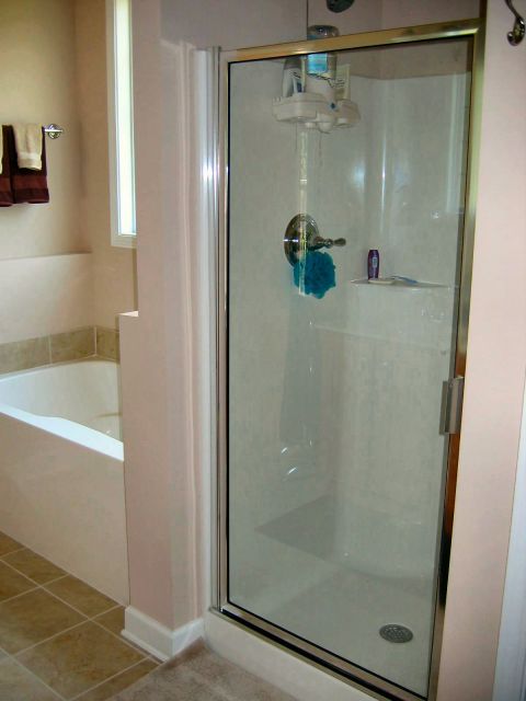 1985 Ford Crown Victoria LTD - Master bath, shower