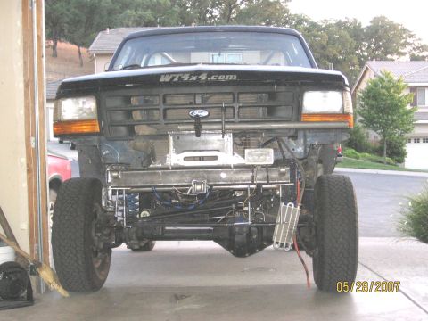 1994 Ford Bronco - Front view of a 1992 Ford Bronco with modifications to the bumper and suspension.