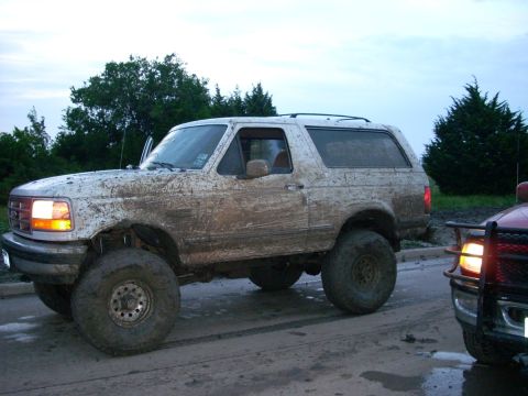 1992 Ford Bronco - After pulling the stock F150 out... again...