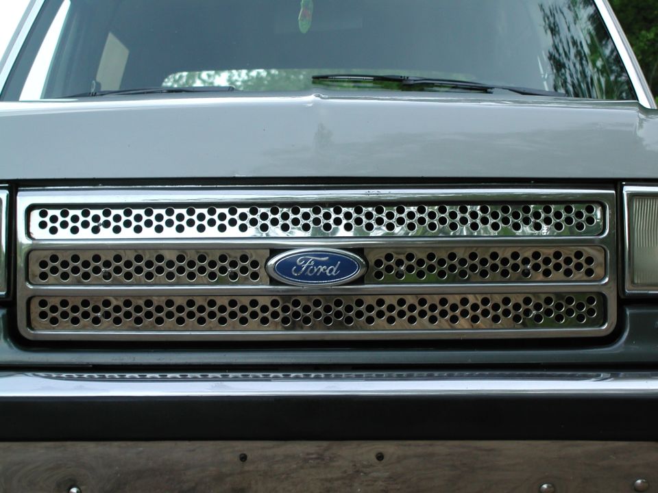 1989 Ford Bronco front grille with Ford logo