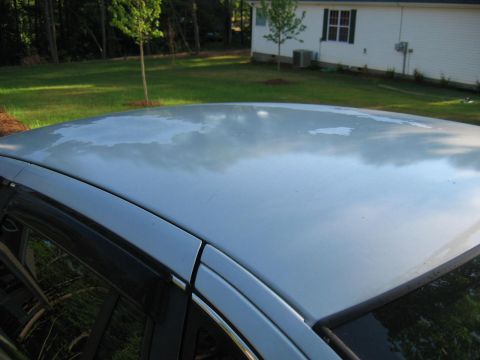 1985 Ford LTD Crown Victoria - The paint on this car's roof is severely damaged and peeling.