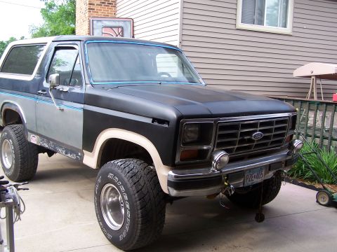 1986 Ford Bronco - Front Clip with hood - passenger side DONE