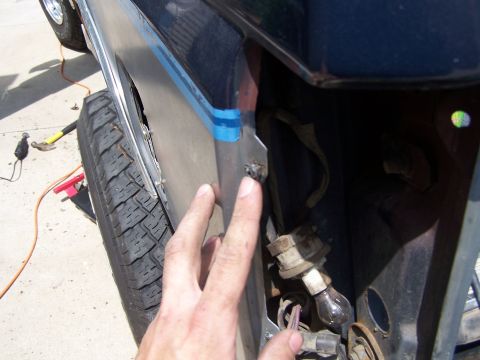 1986 Ford Bronco - Light retaining clips