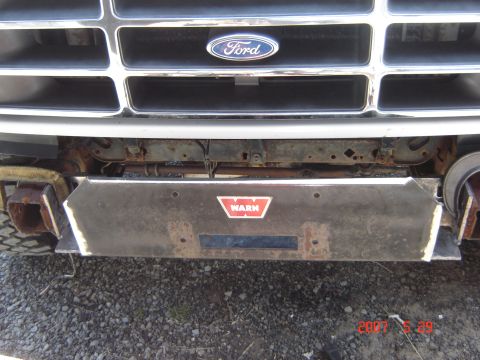 1993 Ford Bronco - The front of a 1993 Ford Bronco shows a WARN winch plate and a tow hitch receiver mounted to the bumper.