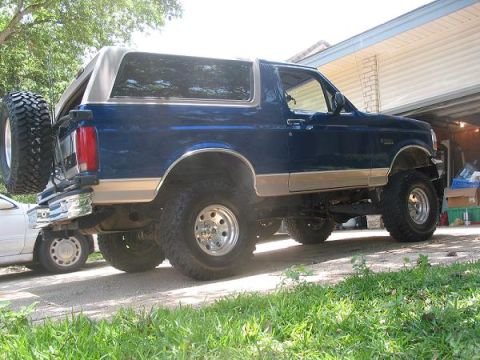 1996 Ford Bronco - This lifted 1996 Ford Bronco features a spare tire mounted on the rear tailgate.