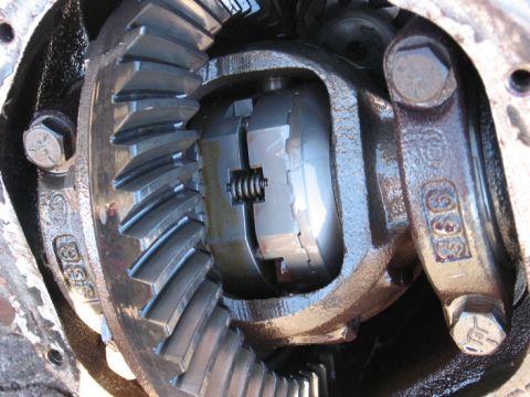 1978 Ford Bronco - front - 4.09/Powertrax Performance locker.