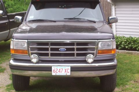 1995 Ford Bronco - Front view of a 1995 Ford Bronco, showing its distinctive grille and headlights.