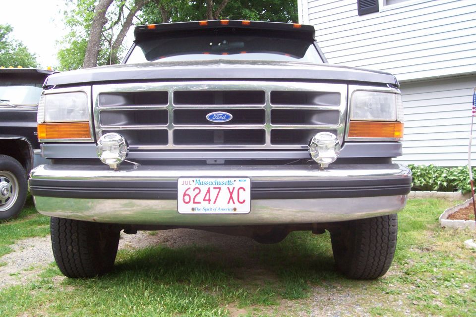 Front view of a 1992 Ford F-Series truck with a Massachusetts license plate