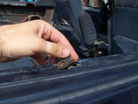 1986 Ford Bronco - Don't forget the clips