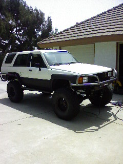 1985 Toyota 4Runner - Modified 1985 Toyota 4Runner with extensive off-road upgrades and a two-tone paint scheme.