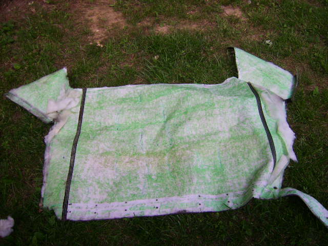 Some of the green glue came off with the top (pray yours does as well).