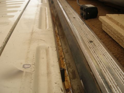 1990 Ford Bronco - Looking down the bottom of the tailgate.