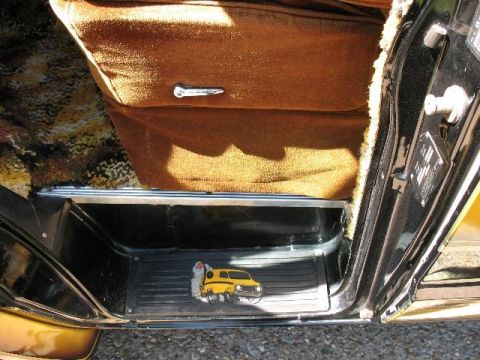 1978 Ford E250 - A graphic of a yellow van is visible on the black floor mat inside the vehicle's entryway.
