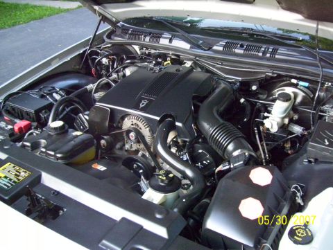 2003 Ford Crown Victoria - Engine bay of a 2003 Ford Crown Victoria, showing the V8 engine and associated components.