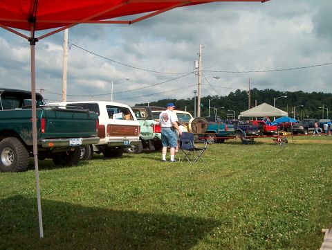 1978 Ford Bronco - Kirby3376 setting up for the day.