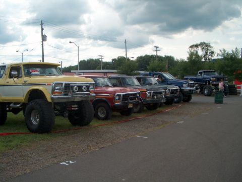 1978 Ford Bronco - FordEXP1's,EbLightning's,two of BNKRTSTK's Broncos and FordEXP1's pickup in a row.