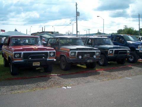1978 Ford Bronco - Eblightning's Bronco and BNKRTSTK's two Broncos.