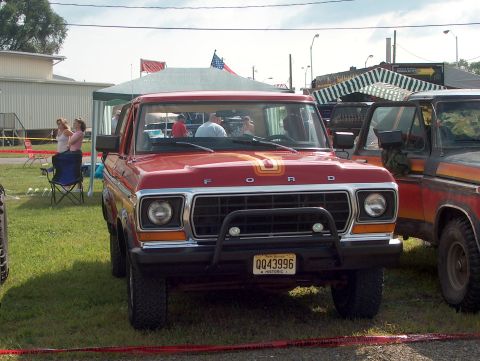 1978 Ford Bronco - Eblightning's Free Wheeler with factory push bar.