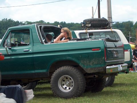 1978 Ford Bronco - Not everyone having fun.