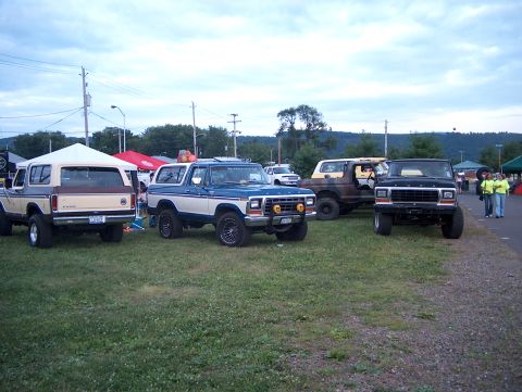 1978 Ford Bronco - Protecting the flank.