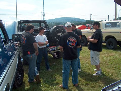 1978 Ford Bronco - MudMan78,Ken,MudDogVinnie and Big Green talking.