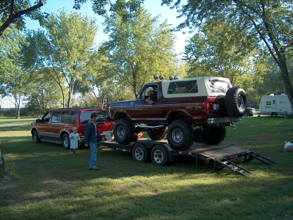 Xlt79brnc's Bronco and his tow rig.