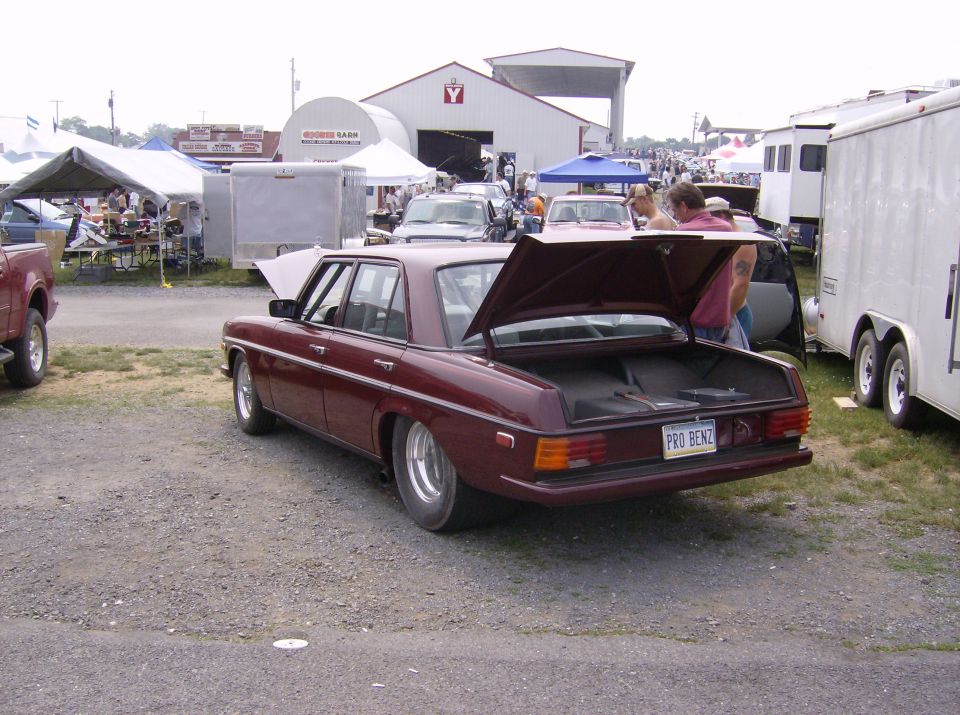 Maroon sedan with trunk open, license plate PRO BENZ
