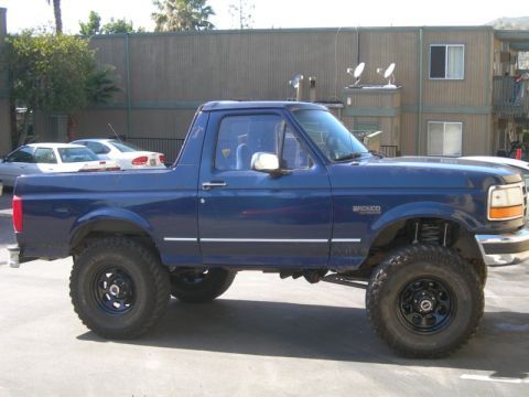 1994 Ford Bronco - got the lift on.